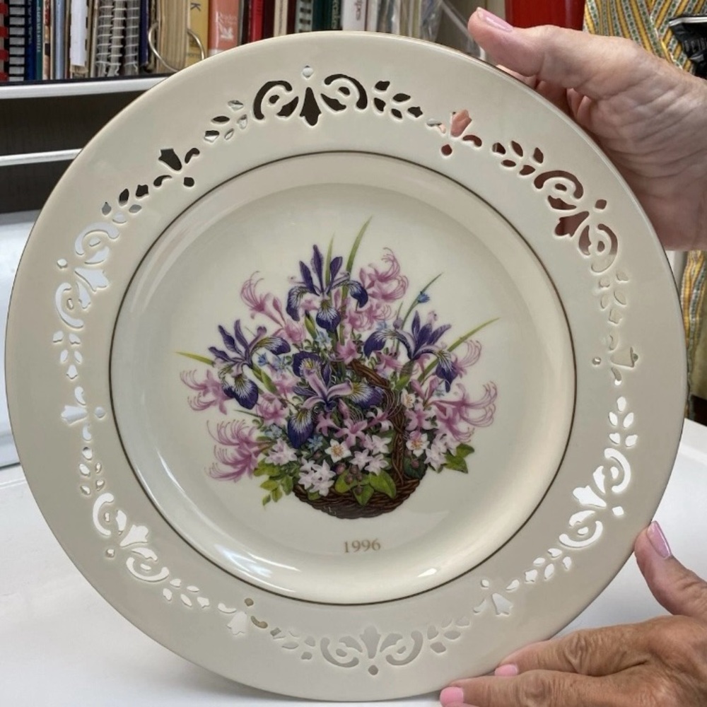 Lenox 1996 Colonial Bouquet Massachusetts the Second Colony Decorative Plate